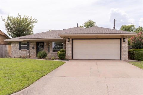 Photo of 9809 Essex Avenue, Oklahoma City, OK 73120 (MLS # 1237699)