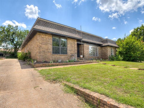 Photo of 406 Hardy Drive, Edmond, OK 73013 (MLS # 1239660)