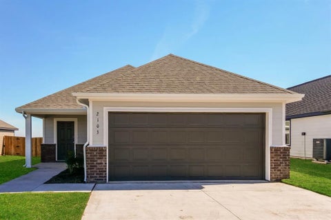 Photo of 2103 Crimson Lake Boulevard, El Reno, OK 73036 (MLS # 1248279)