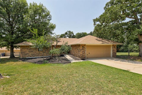 Photo of 1241 Timber Ridge Drive, Choctaw, OK 73020 (MLS # 1243041)