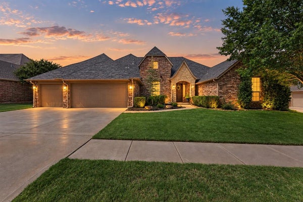 1813 NW 193RD CIR, EDMOND, OK 73012 - Image 7c805bc5bfb8d8a74e80cf6d91da0628/3117051393