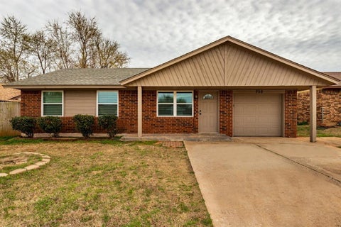 Photo of 722 W Perry Drive, Mustang, OK 73064 (MLS # 1245097)
