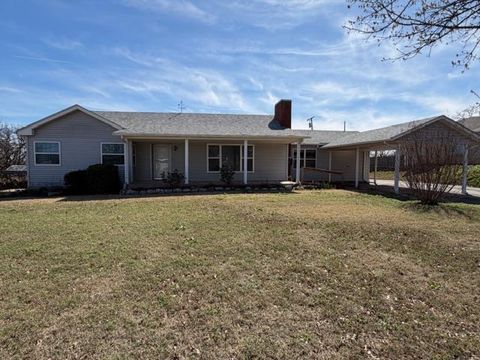 Photo of 1027 E 1st Street, Chandler, OK 74834 (MLS # 1218231)