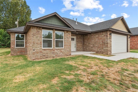 Photo of 216 E Abbot Lane, Mustang, OK 73064 (MLS # 1246356)
