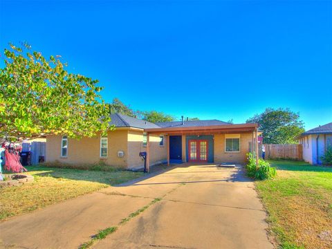 Photo of 1012 NW 7th Place, Moore, OK 73160 (MLS # 1212877)