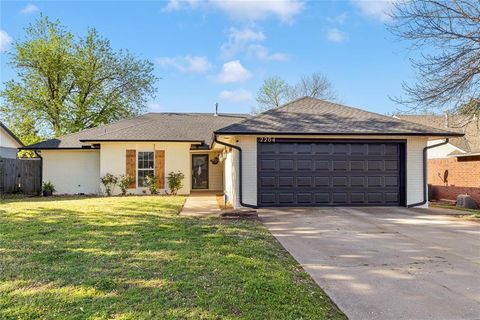 Photo of 2204 Summer Way Lane, Edmond, OK 73013 (MLS # 1232340)