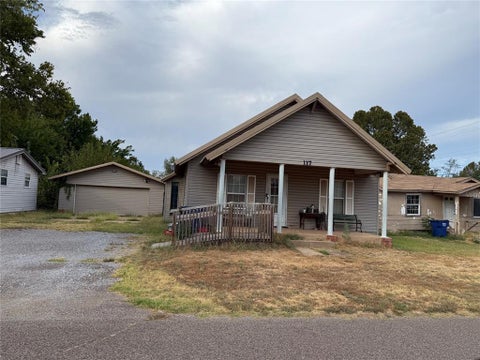 Photo of 117 E Perry Lane, Mustang, OK 73064 (MLS # 1250330)