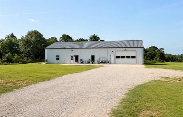 8201 S HIWASSEE RD, OKLAHOMA CITY, OK 73150 - Image 7e6cd67fd8061b9c88cb07f3ee65d290/3247043013