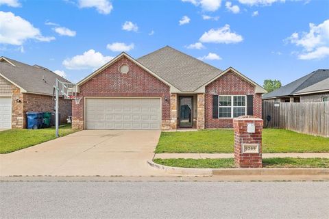 Photo of 9209 NW 71st Street, Yukon, OK 73099 (MLS # 1226039)