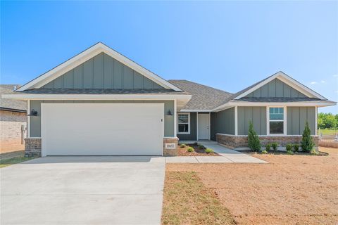 Photo of 10652 SW 18th Street, Yukon, OK 73099 (MLS # 1217185)