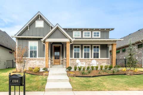 Photo of 1709 Parkwood Avenue, Edmond, OK 73034 (MLS # 1244648)