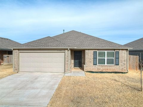 Photo of 11605 NW 95th Street, Yukon, OK 73099 (MLS # 1229381)