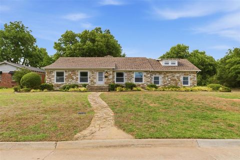 Photo of 2801 Clermont Place, Oklahoma City, OK 73116 (MLS # 1230062)