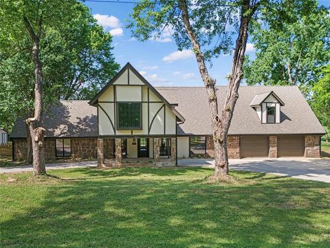 Photo of 839 E Burr Oak Road, Norman, OK 73072 (MLS # 1226162)