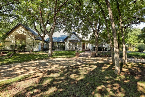 Photo of 1823 Oak Forest Drive, Edmond, OK 73025 (MLS # 1253138)