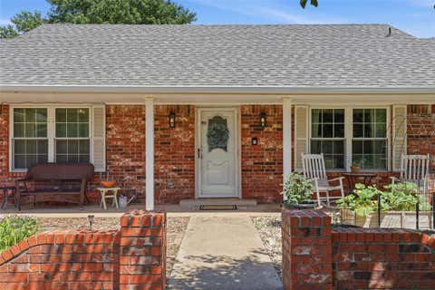 Photo of 616 N Falcon Way, Mustang, OK 73064 (MLS # 1231627)