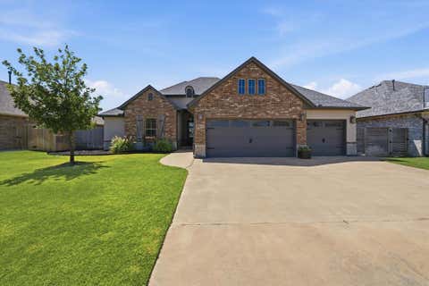 Photo of 9312 NW 81st Street, Yukon, OK 73099 (MLS # 1244411)