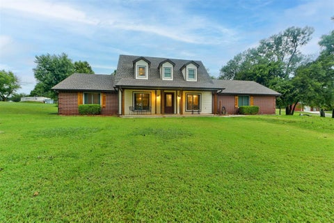Photo of 319 E Cedar Drive, Tuttle, OK 73089 (MLS # 1252913)