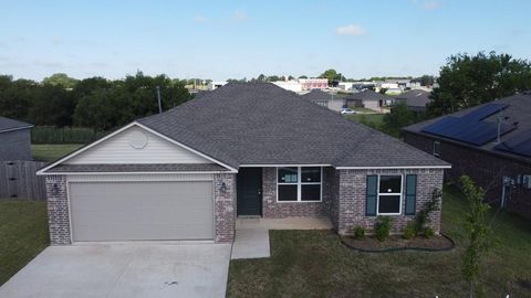 Photo of 695 Foxtail Drive, Newcastle, OK 73065 (MLS # 1236176)