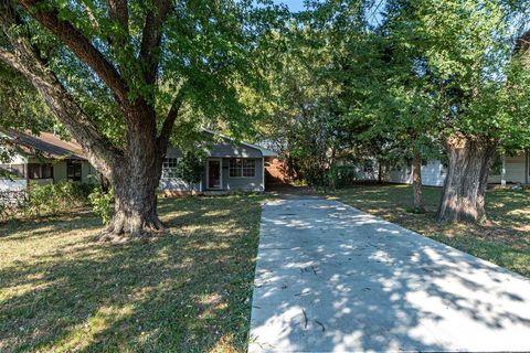 Photo of 304 S Fourth Street, Noble, OK 73068 (MLS # 1194481)
