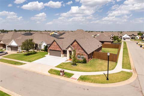 Photo of 300 Bray Lane, Yukon, OK 73099 (MLS # 1242055)