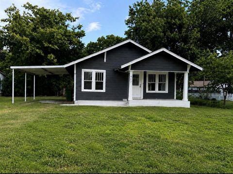 Photo of 407 S 7th Street, Okemah, OK 74859 (MLS # 1230301)