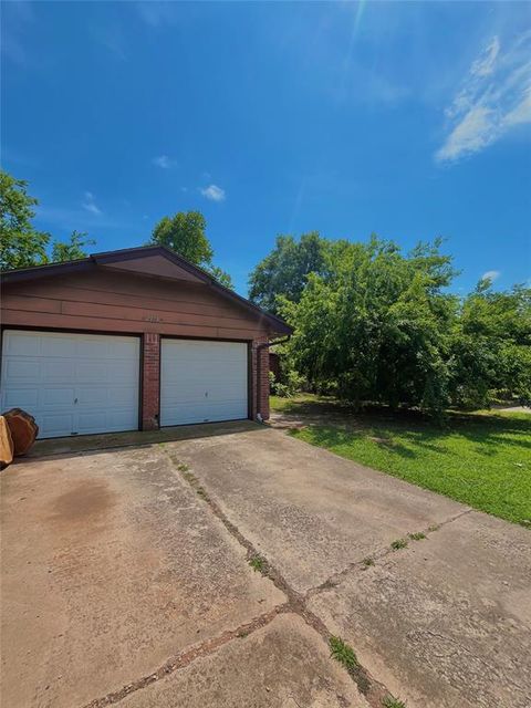 Photo of 2124 Allenhurst Street, Norman, OK 73071 (MLS # 1220877)
