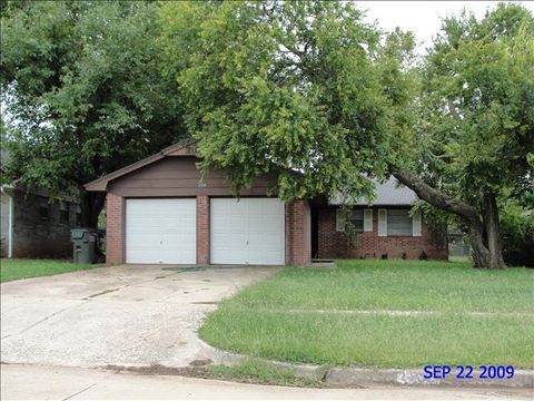 Photo of 2124 Allenhurst Street, Norman, OK 73071 (MLS # 1220877)