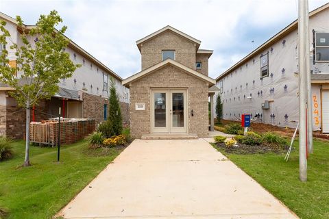 Photo of 2039 Delphine Drive, Norman, OK 73071 (MLS # 1236020)