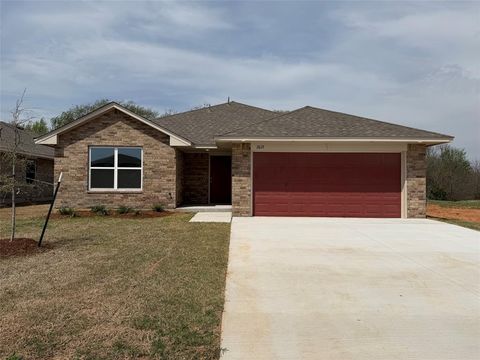 Photo of 2017 Brush Creek Way, Newcastle, OK 73065 (MLS # 1230506)