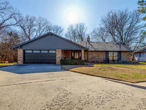 Photo of 403 Piney Oak Drive, Norman, OK 73072 (MLS # 1210734)