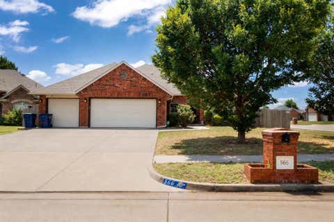 Photo of 566 W Hunters Court Way, Mustang, OK 73064 (MLS # 1242916)