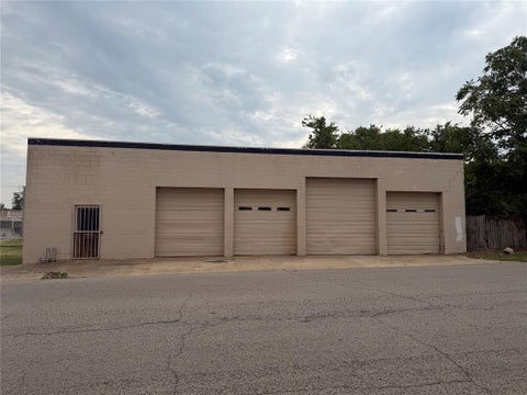 Photo of 601 E Main Street, Shawnee, OK 74801 (MLS # 1248109)