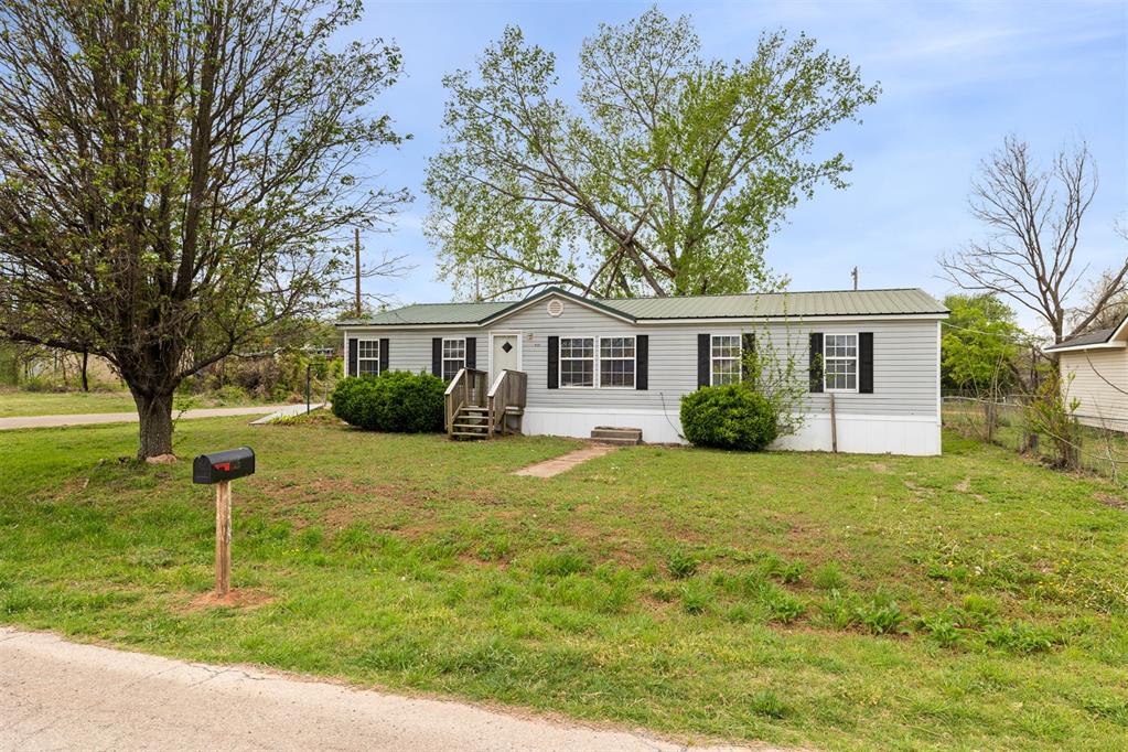 Photo 1 of 23 — 816 Oak Street, Maysville, OK 73057