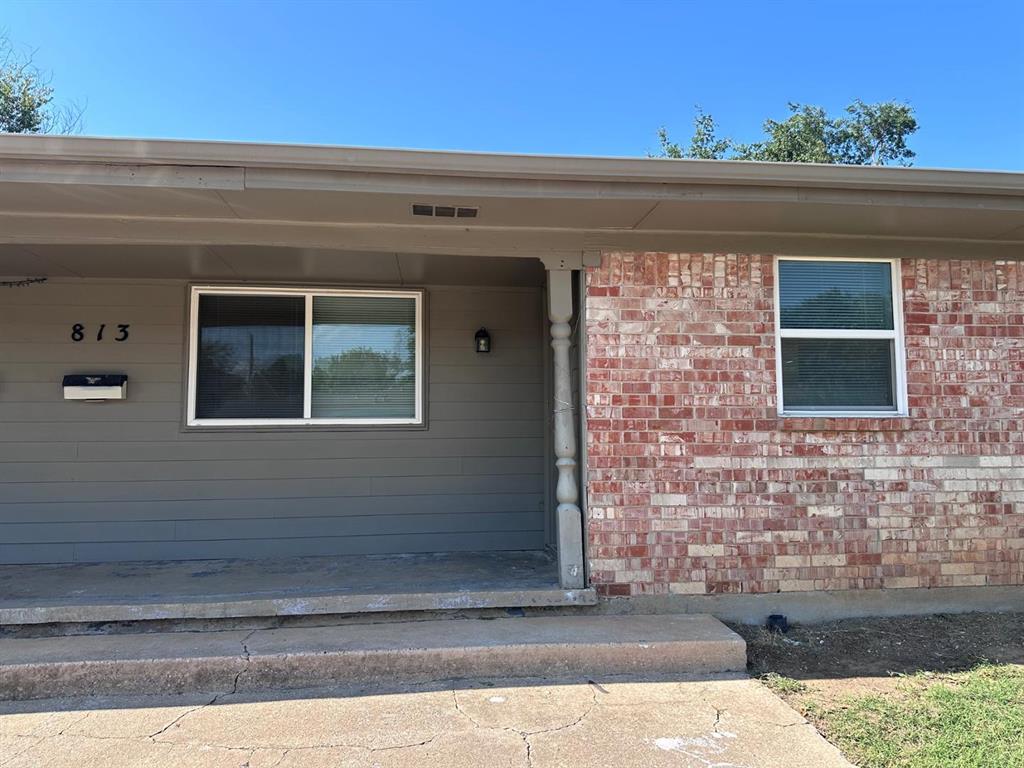 Photo 1 of 12 — 813 Russell Circle 813, Norman, OK 73071