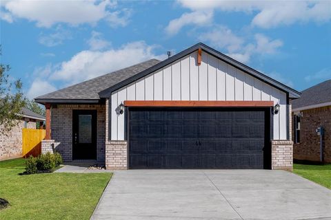 Photo of 12701 Carrara Lane, Yukon, OK 73099 (MLS # 1224641)