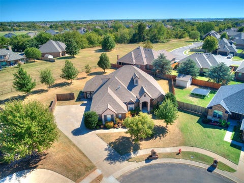 Photo of 4700 SW 125th Place, Oklahoma City, OK 73173 (MLS # 1253122)