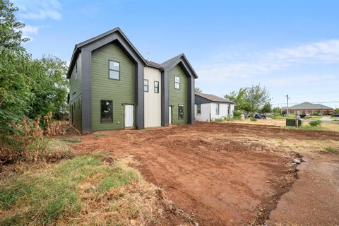 Photo of 820 W 2nd Street, Edmond, OK 73003 (MLS # 1249381)