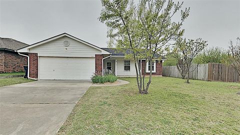 Photo of 604 Bluegrass Lane, Yukon, OK 73099 (MLS # 1224702)