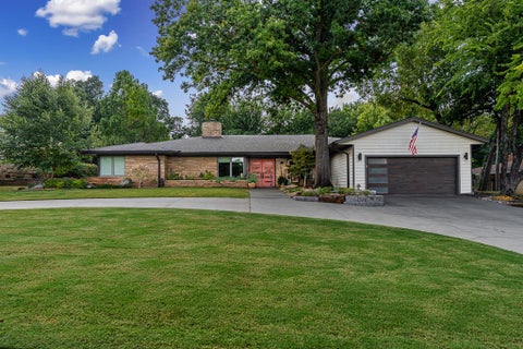 Photo of 622 Timber Lane, Edmond, OK 73034 (MLS # 1242694)