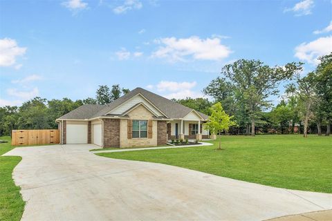 Photo of 11160 Black Lion Court, Blanchard, OK 73010 (MLS # 1212137)