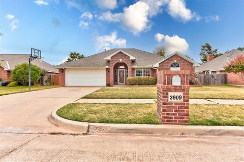 Photo of 3909 Brunswick Lane, Norman, OK 73072 (MLS # 1251960)