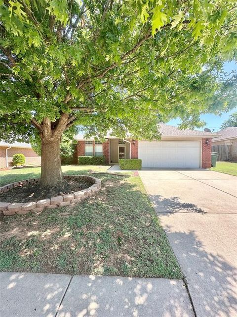 Photo of 1804 Victoria Place, Edmond, OK 73003 (MLS # 1229866)
