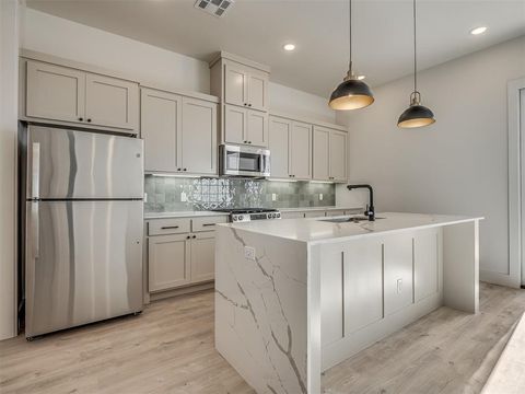 Photo of 401 W Main Street, Edmond, OK 73003 (MLS # 1229840)