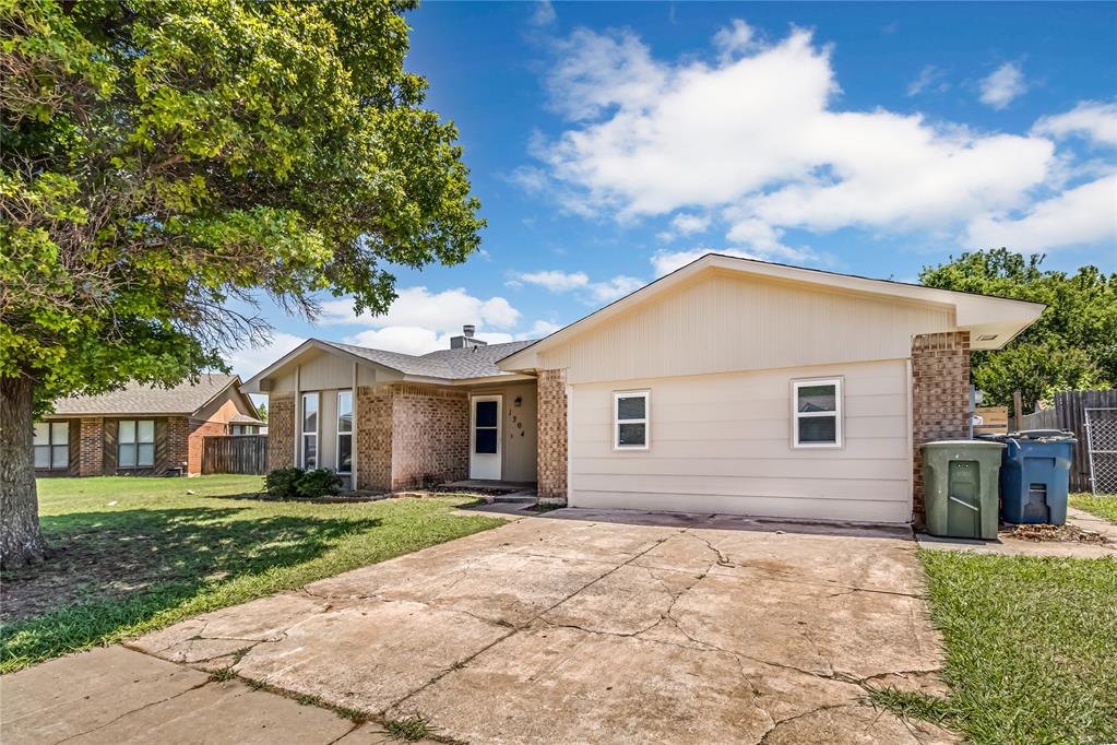Photo 1 of 20 — 1304 Greenfield Drive, Edmond, OK 73012
