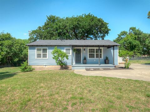Photo of 1237 N Holly Avenue, Oklahoma City, OK 73127 (MLS # 1228987)