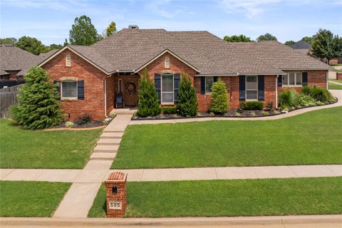 Photo of 505 Swingman Road, Yukon, OK 73099 (MLS # 1236658)