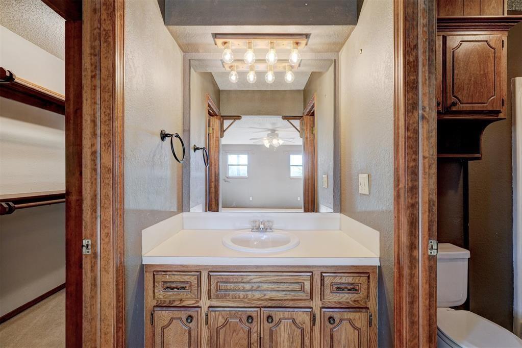 Shawnee, Oklahoma 74801, United States, 5 Bedrooms Bedrooms, ,3 BathroomsBathrooms,Residential,Active,219673