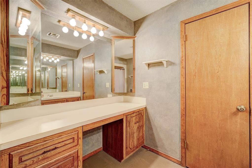 Shawnee, Oklahoma 74801, United States, 5 Bedrooms Bedrooms, ,3 BathroomsBathrooms,Residential,Active,219673