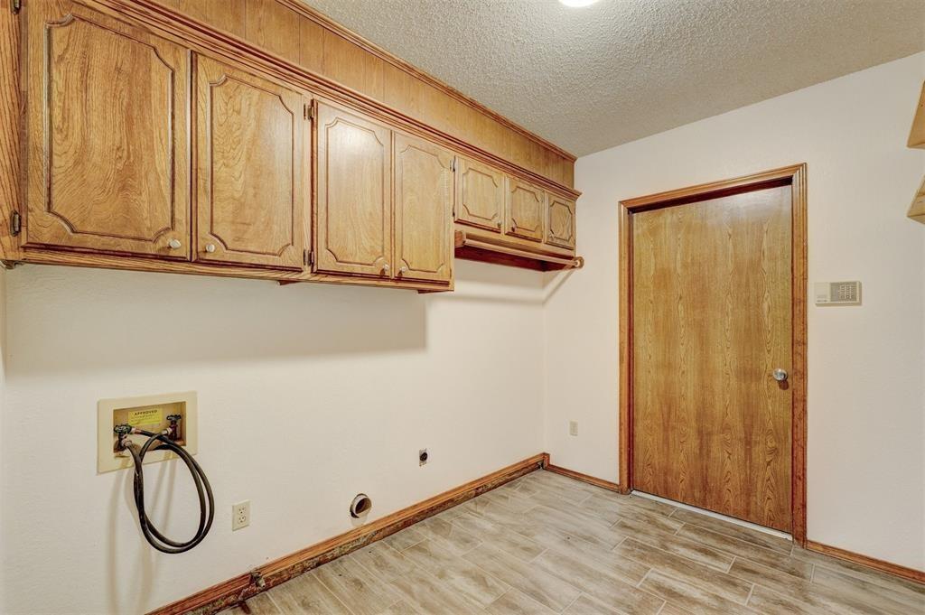 Shawnee, Oklahoma 74801, United States, 5 Bedrooms Bedrooms, ,3 BathroomsBathrooms,Residential,Active,219673